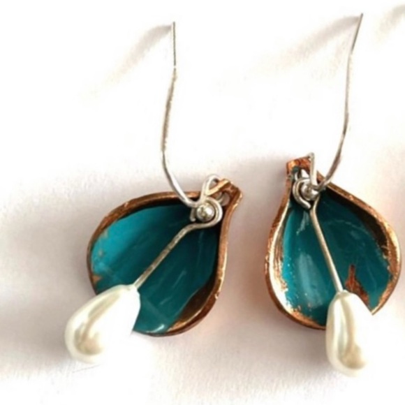 “Not a Silver Spoon” Shiny Turquoise Coated Copper Scoop Suspended Pearl Earring - Picture 3 of 7